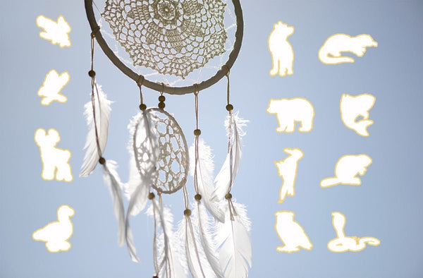 Indiaanse totems, dierenriem en windgongs