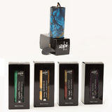 Set di 5 carillon Zaphir 5 stagioni: Crystalide verde, Sunray giallo, Twilight rosso, Sufi viola, Blue Moon blu, con scatole regalo nere, Blue Moon fuori dalla scatola per mostrare il blu intenso marmorizzato oro, fatti a mano in Francia